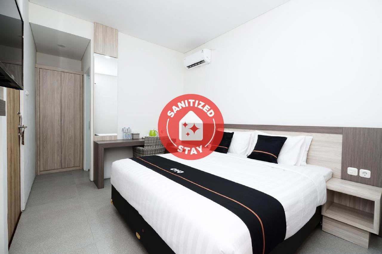 Oyo 2298 Jebres House Syariah Hotel Surakarta  Exterior photo